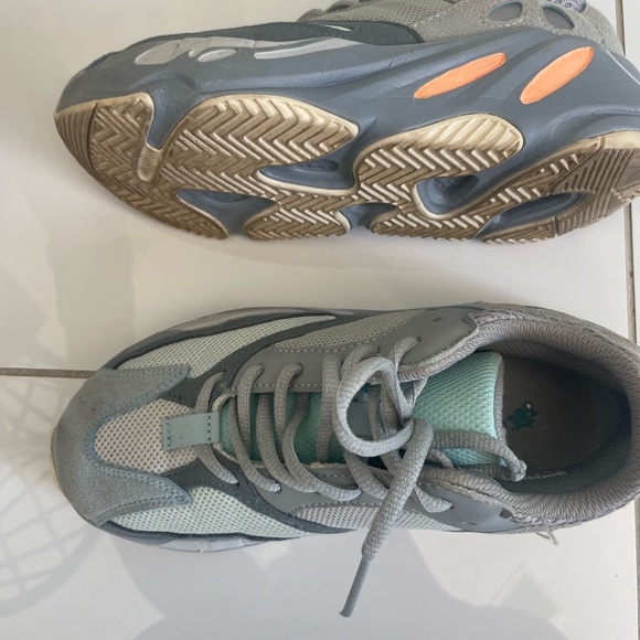 Adidas YEEZY 700 Boost Inertia - Picture 2 of 11